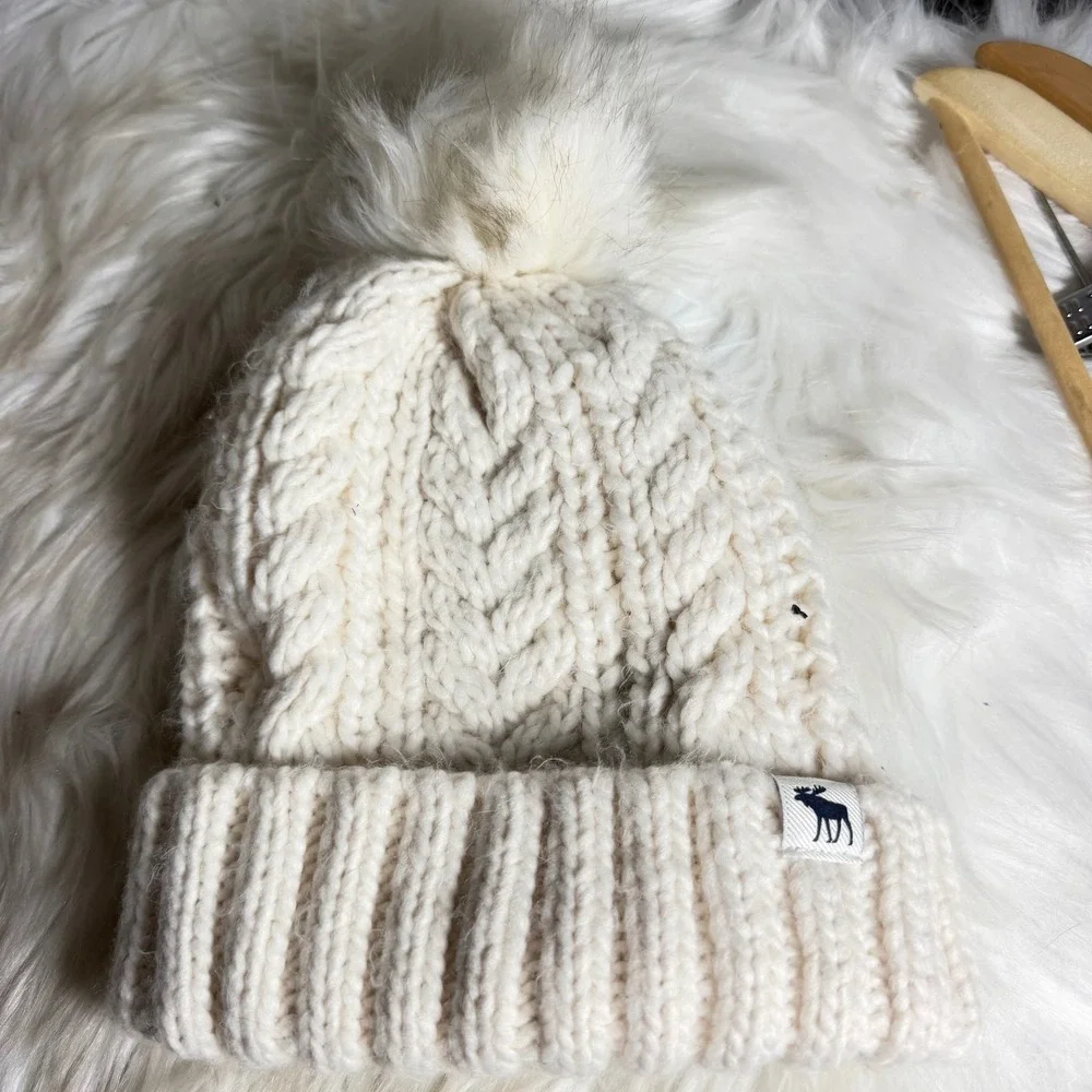 Abercrombie & Fitch Kids Cream Ribbed Knit Beanie with Faux Fur Pom Pom A&F